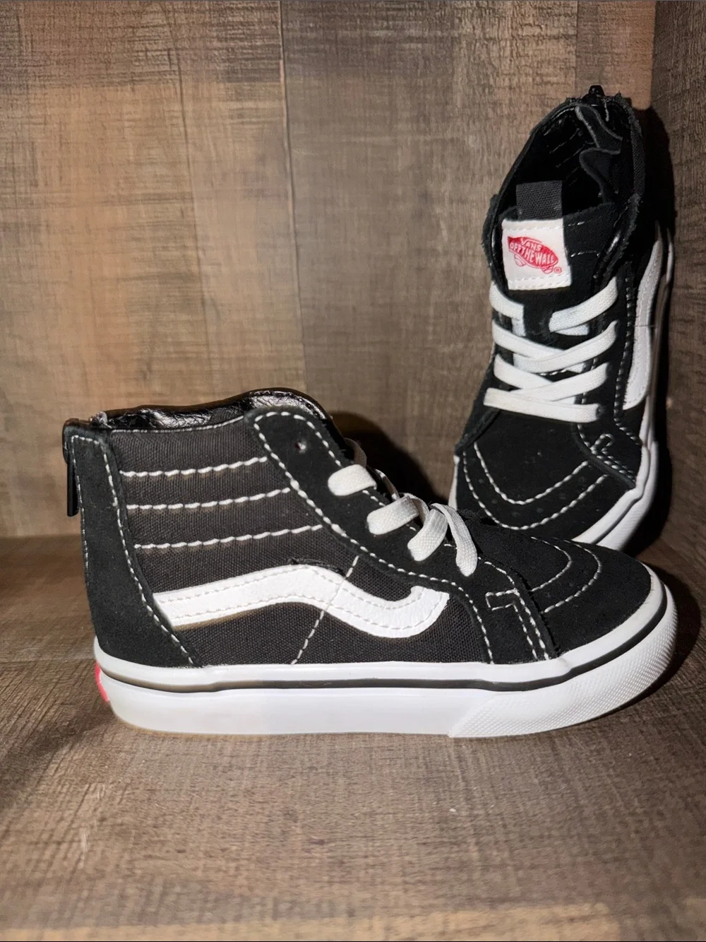 Vans Kids Black and White -lHi Zip High-Top Sneakers-size 8